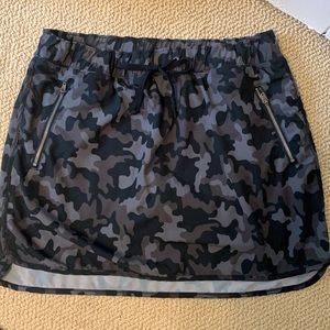 GreenTea skort! Camo (fits like XL)